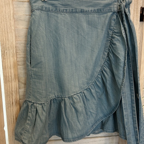 NWOT GAP Mini Wrap Skirt w/Pockets, Medium Indigo, Tencel & Cotton, size XS. - Picture 2 of 13